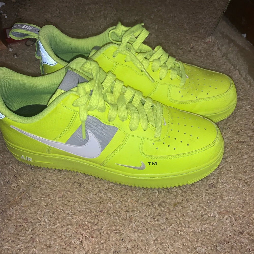 Neon Nike Air Force 1